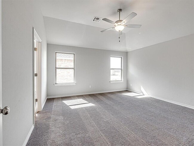 Building Photo - 623 Hackberry Ln