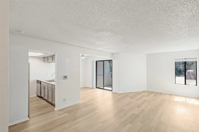 Building Photo - 4600 W Pioneer Dr