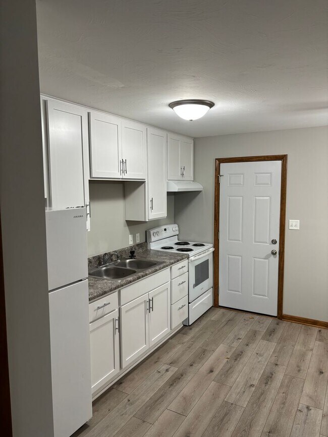 Building Photo - Eacker Rentals (1730 S 17th St)