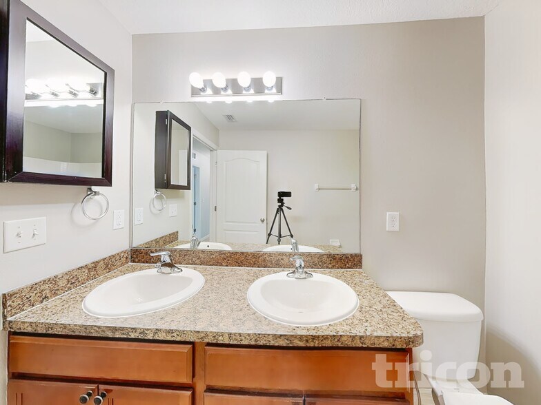 Building Photo - 3799 Crossline Dr