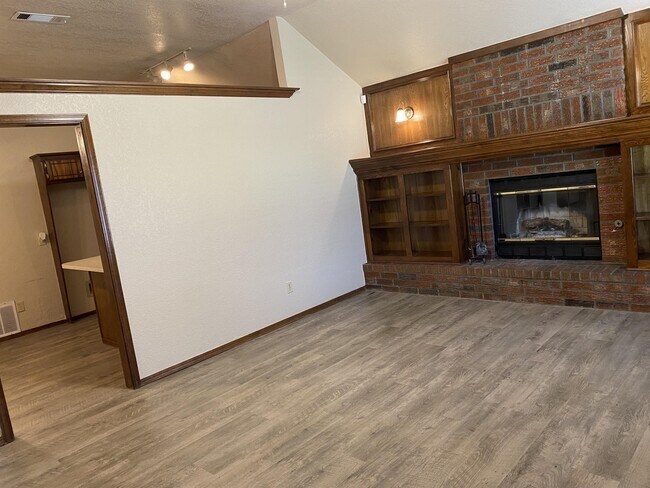 Building Photo - 1121 SW 100th Terrace