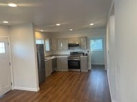 Building Photo - 405 Williams Ave N