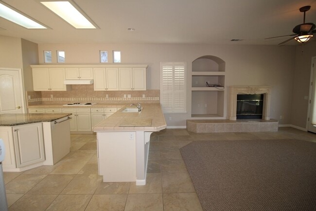 Building Photo - Beautiful Home in Buchanan District + Large Yard