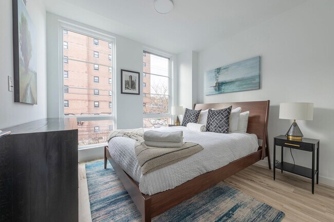 Building Photo - 300 Marshall Dr