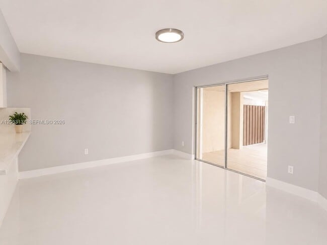Building Photo - 1104 SW 118th Ct