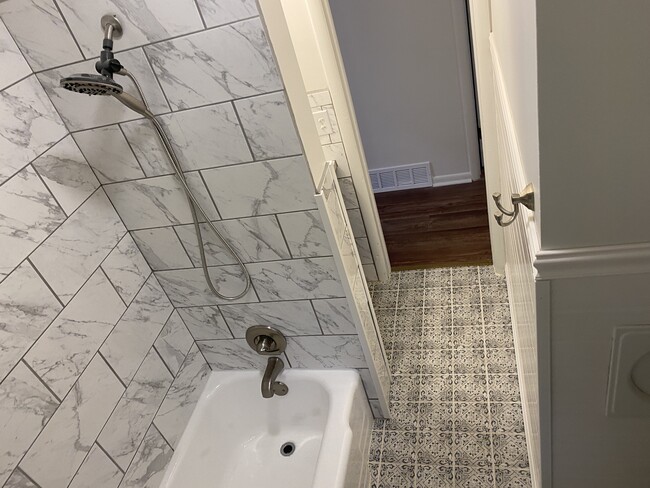 Tiled Shower with Tub - 2608 Gull Rd