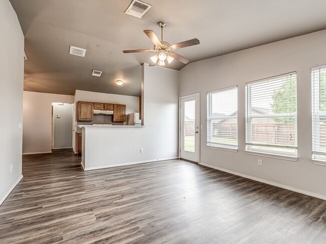 Building Photo - Charming Home in Edmond + Edmond Schools