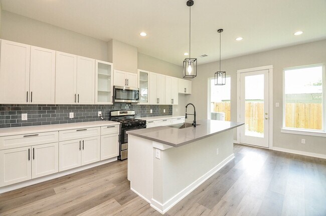 Building Photo - 6708 Parker Grv Ln