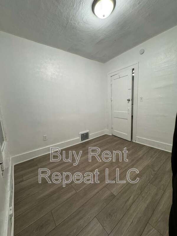 Building Photo - 320 Hudson St