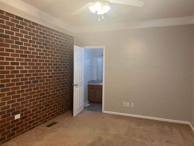 Building Photo - 3 Bedroom 3 Bathroom House with an Office.  Available Now!