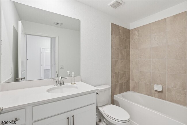 Building Photo - 15375 Grn Acrs Ave