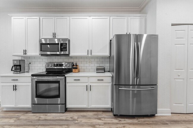 Building Photo - 4890 Bonsai Cir