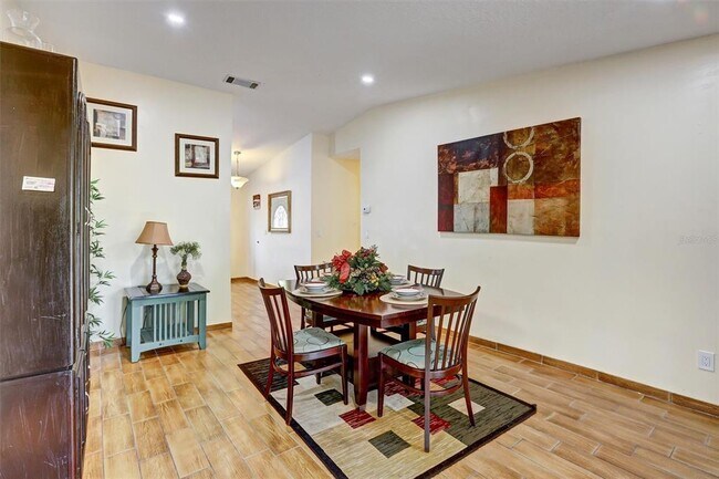 Building Photo - 700 Sunbury Ct