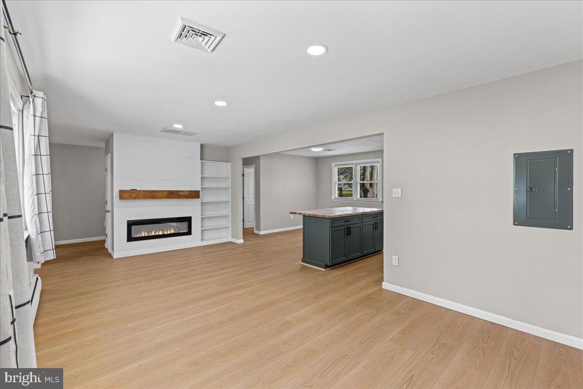 Building Photo - 1 Spruce Ln