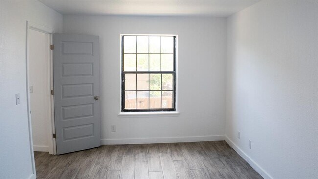 Building Photo - 14411 N Pennsylvania Ave