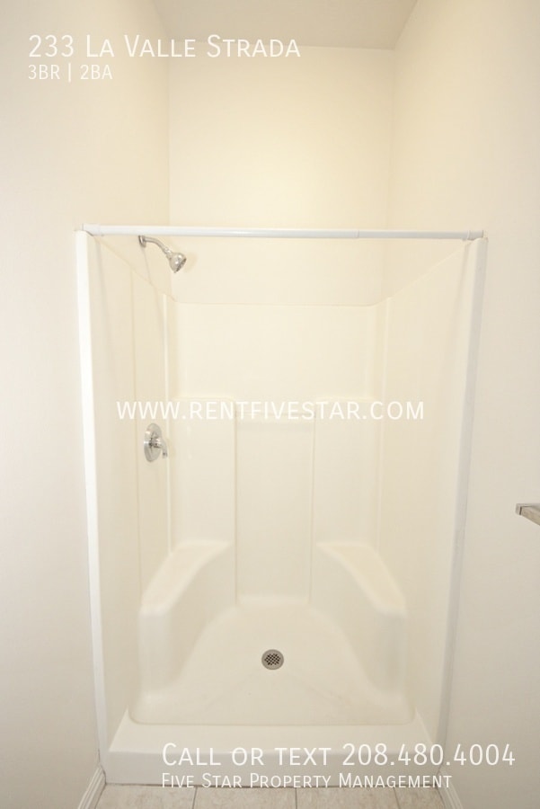 Building Photo - 233 La Valle Strada Ln