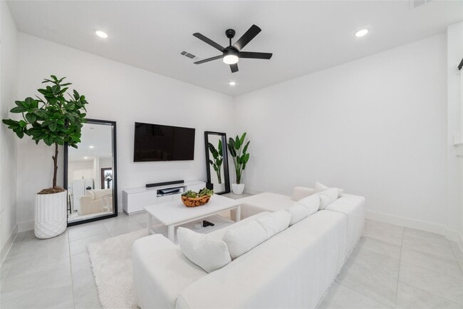 Building Photo - 15115 Parkland Canyon Dr