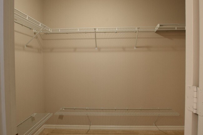 Building Photo - Comfortable 4/2.5 Home at Waterford Trails...