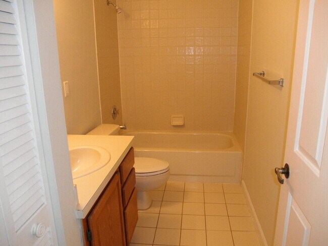 Building Photo - 13708 Lavender Ln