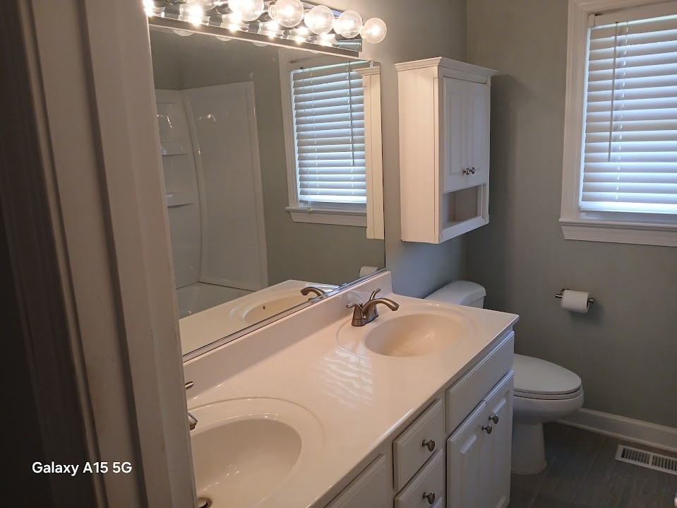 Bathroom - 4008 Lebanon Rd