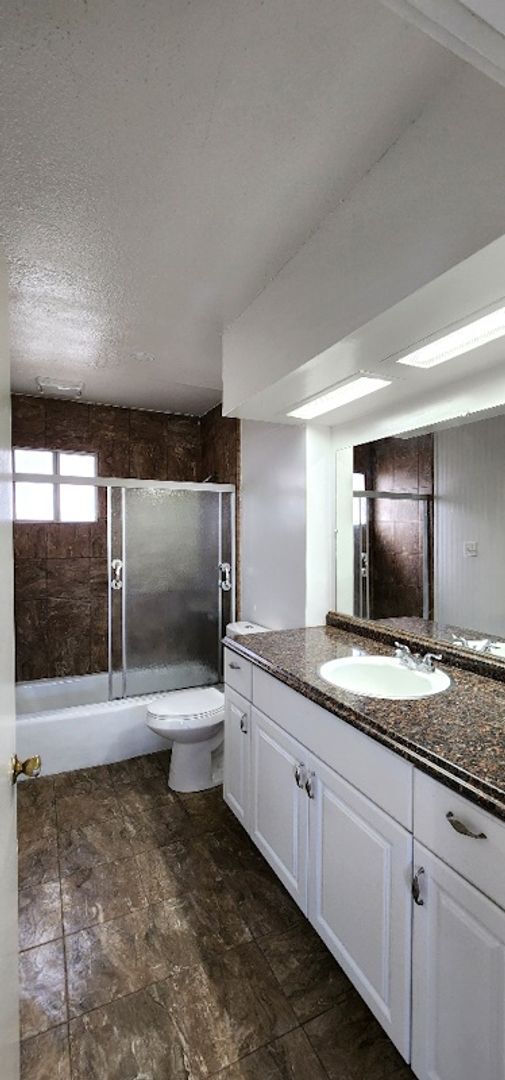 Building Photo - Large Sunny 4 Bedroom 3 Bath Country Style Home in Vallejo!