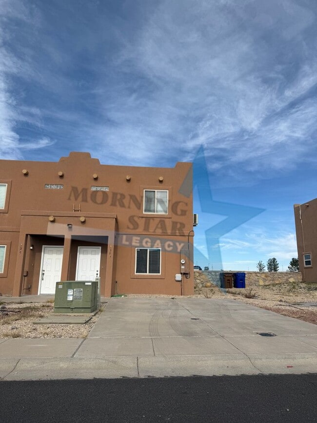 Building Photo - REDUCED & RENOVATED, LIKE NEW! Location & ...