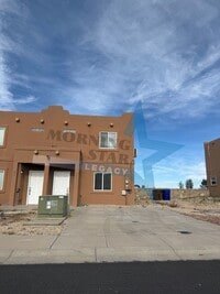 Building Photo - REDUCED & RENOVATED, LIKE NEW! Location & ...