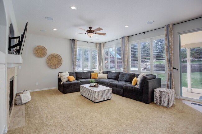 Building Photo - Gorgeous home within the prestigious priva...