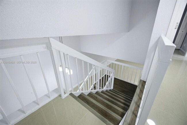 Building Photo - 10941 N Lakeview Dr