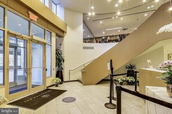 Building Photo - 717 President St