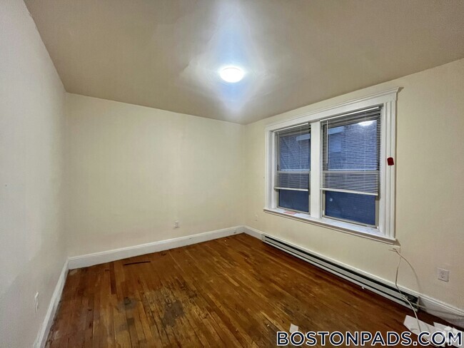 Building Photo - 55 Park Dr