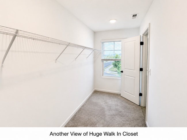 Building Photo - End Unit Townhome in Brookview Subdivsion in North Forsyth