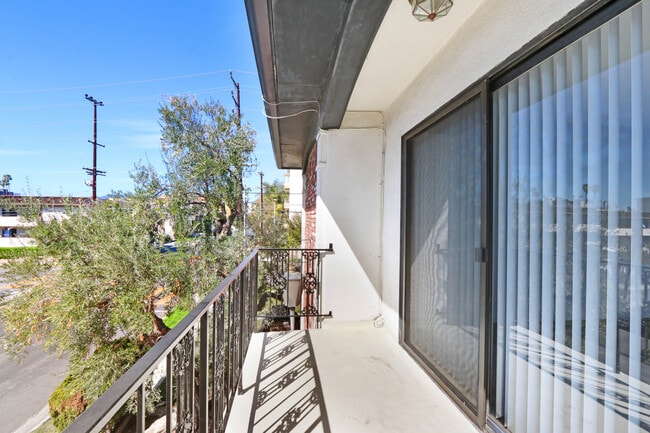 Building Photo - 1306 Armacost Ave in prime West LA!  Steps to Wilshire Blvd and Brentwood.