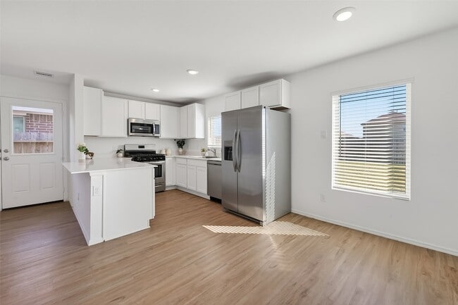 Building Photo - 7402 Clover Chase Dr