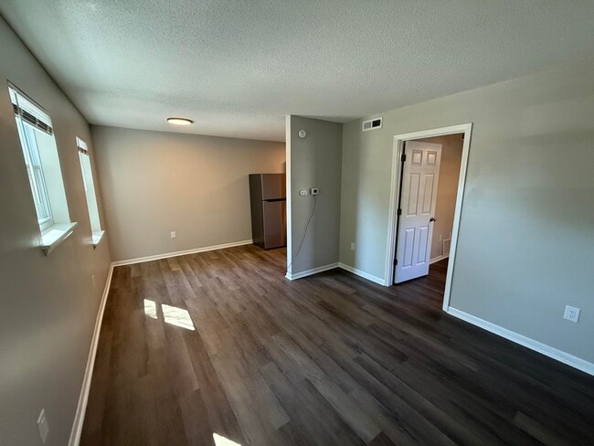 Building Photo - 213 N Ann St