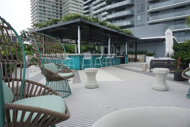 Building Photo - 121 NE 34th St