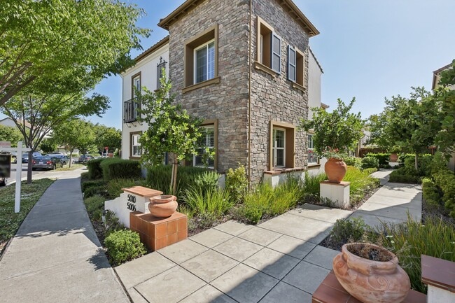 Building Photo - 5010 Barrenstar Way