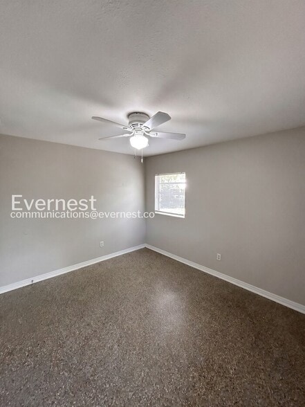 Building Photo - 4207 E Sandalwood Cir S
