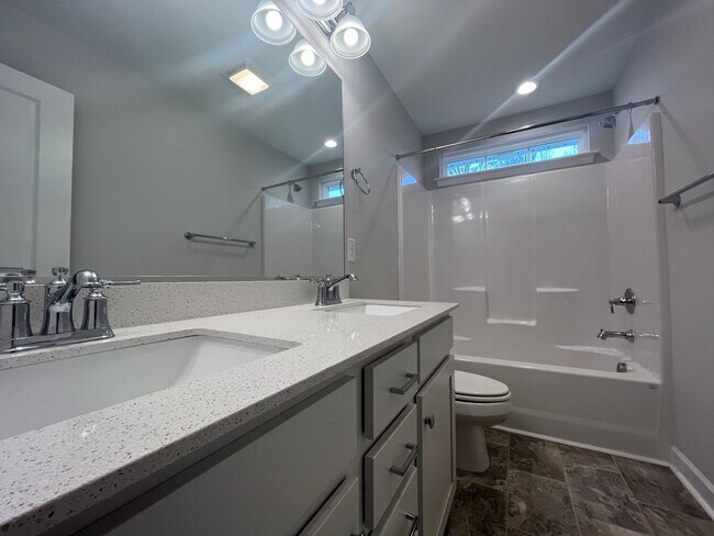 Building Photo - Breathtaking 4 Bedroom, 2 1/2 Bathroom House in Winston Salem, NC!