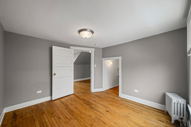 Building Photo - 233 Llewellyn Ave