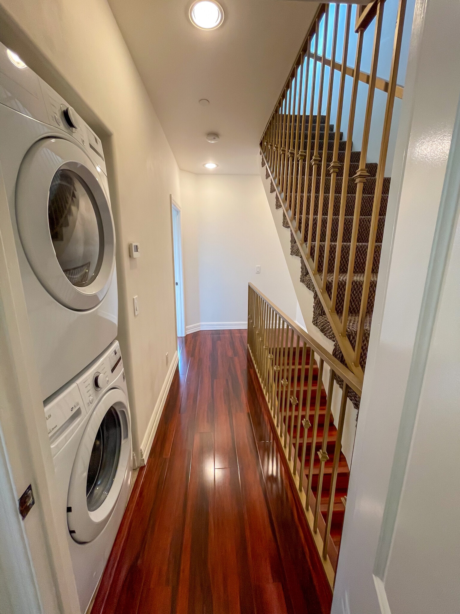 Building Photo - 2027 Beloit Ave