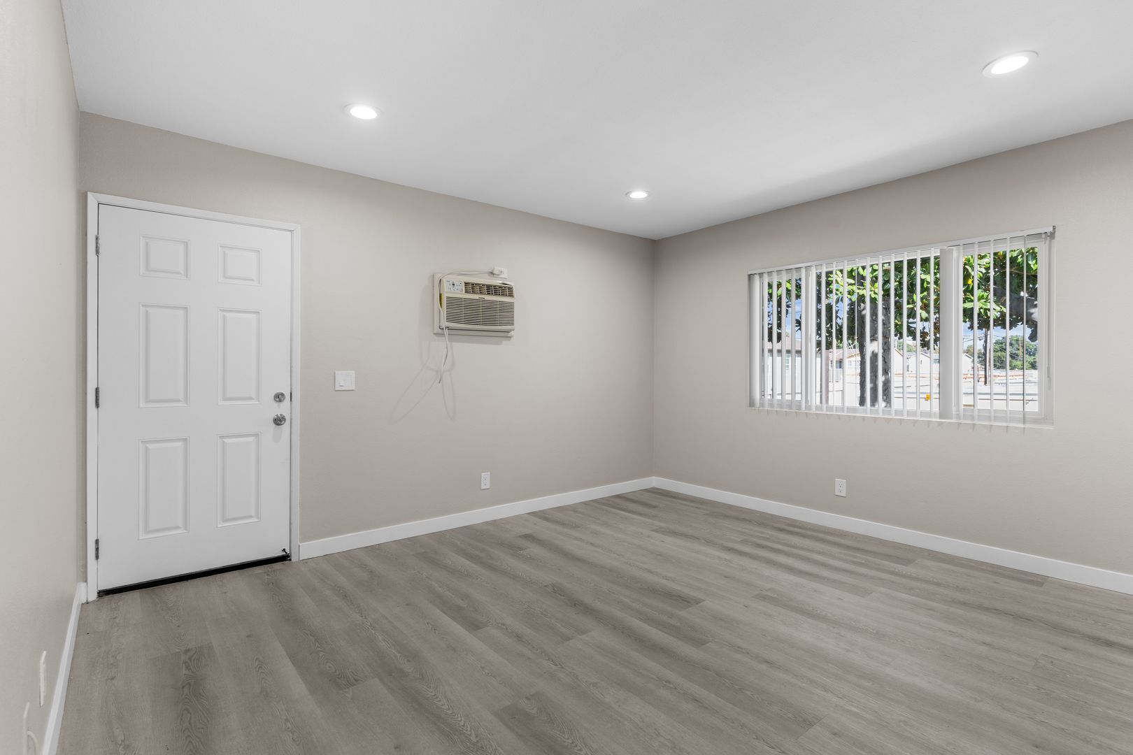 Building Photo - 113 S Lillie Ave