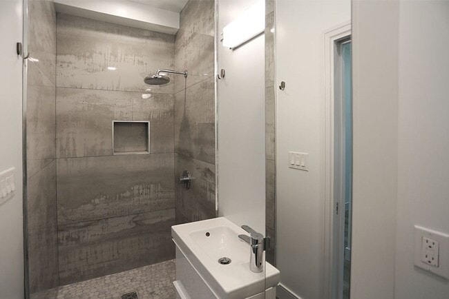 Building Photo - OPEN HOUSE: Sunday (7/20) 1:30pm-2:00pm. F...