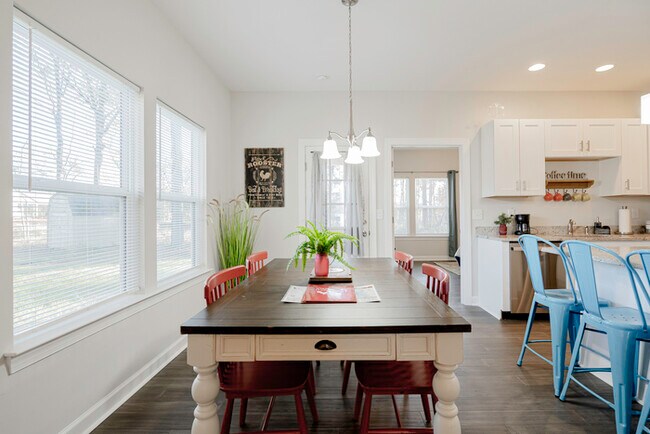Building Photo - Furnished Rental