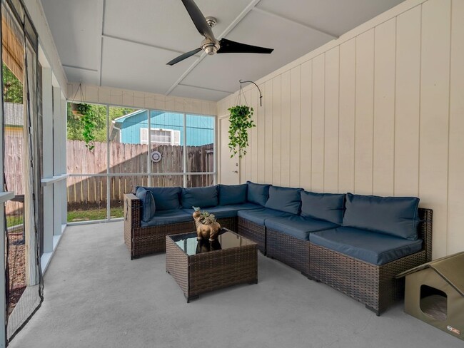 Building Photo - 1572 Cinnamon Bear Cir