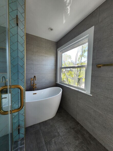 Bathroom - 1307 W 23rd St