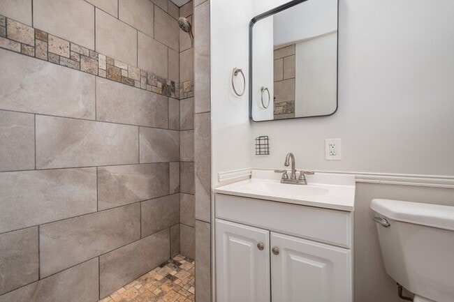 Building Photo - 87 E Hill St