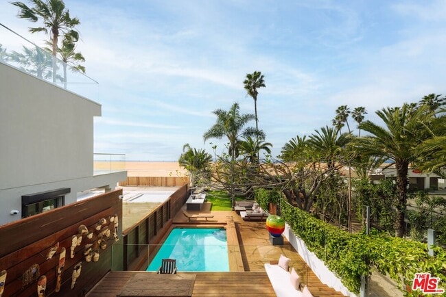 Building Photo - 936 Palisades Beach Rd