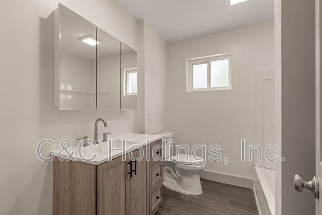 Building Photo - 4541 E 32nd Pl