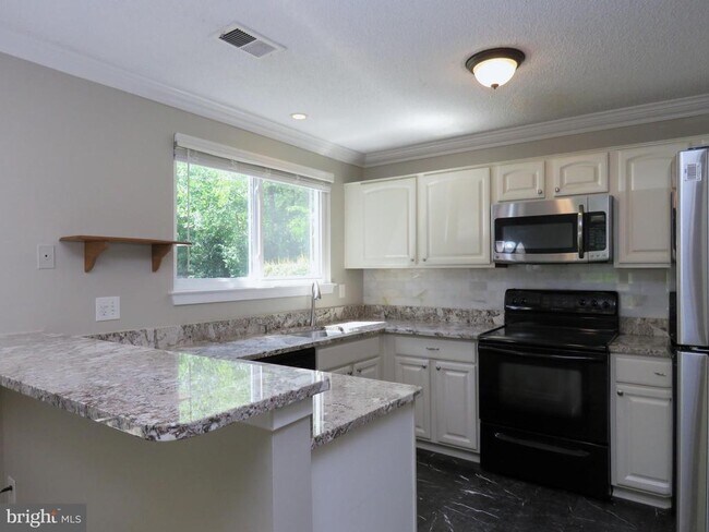 Building Photo - 11701 Summerchase Cir